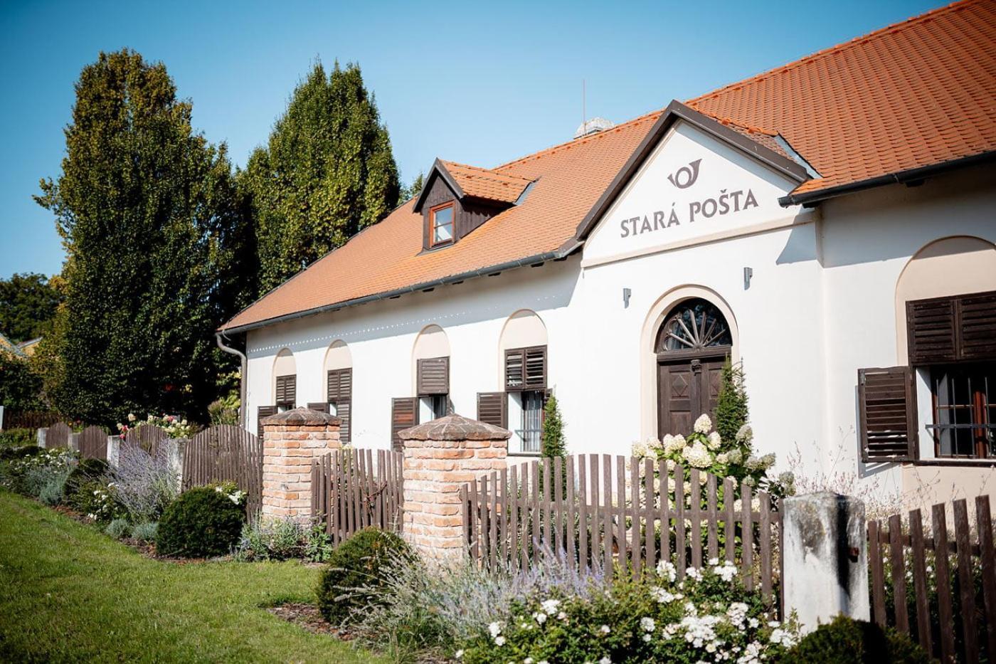 Hotel Penzion Stara Posta à Kovalovice Extérieur photo